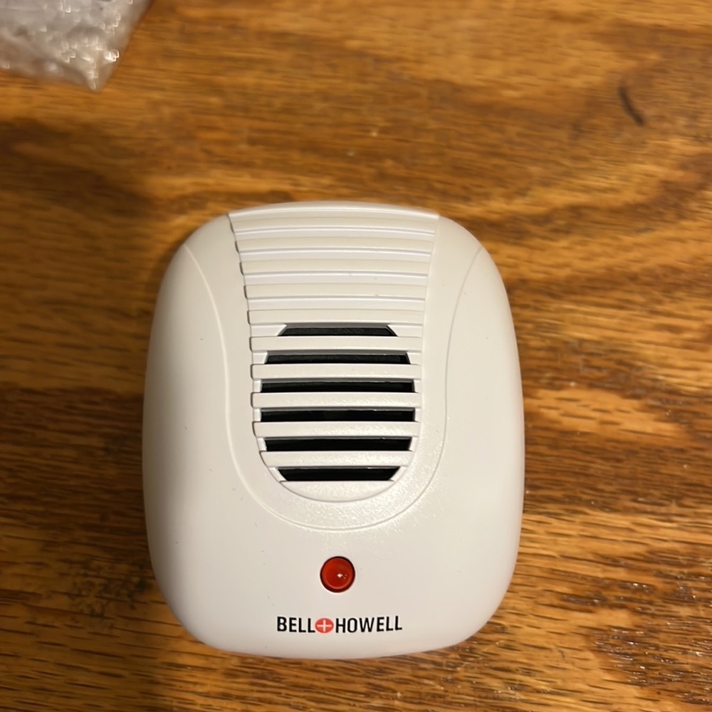 Bell & Howell Ultrasonic Pest Repeller - Picture 9 of 13